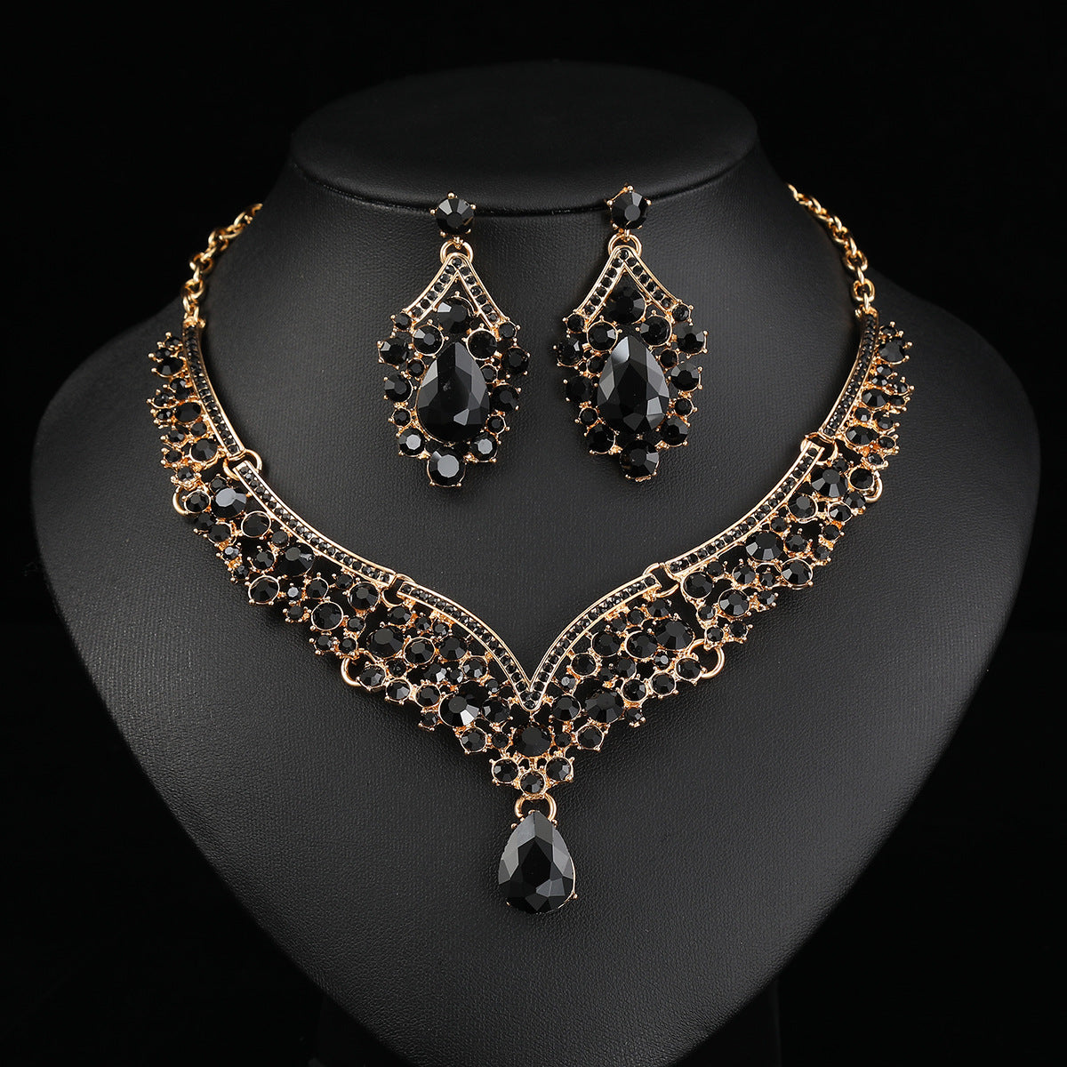 Cross-border foreign trade retro jewelry exaggerated necklace suit luxury crystal jewelry banquet dress accessories manufacturers direct supply