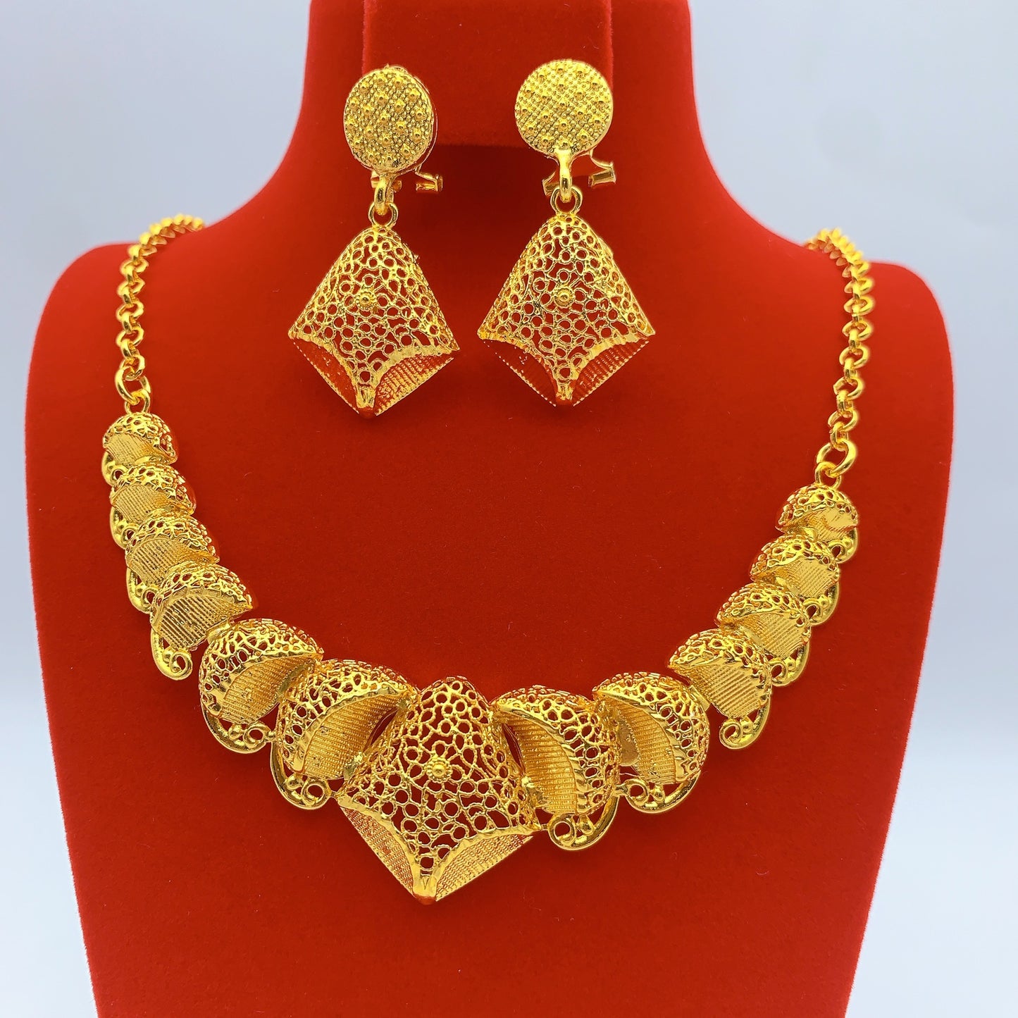 Imitation gold flower necklace earrings suit Dubai India Nigeria brass gold plated women wedding jewelry lot