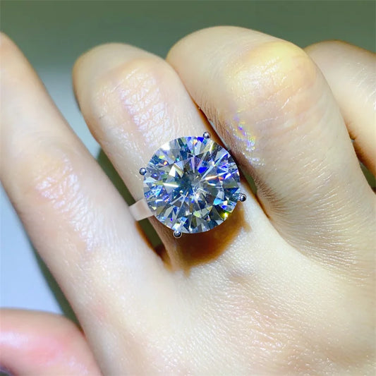 Classic Moissanite PT950 Platinum 10 Carat Luxurious Oval Ring for Women, durable structure and long-lasting brilliant luster