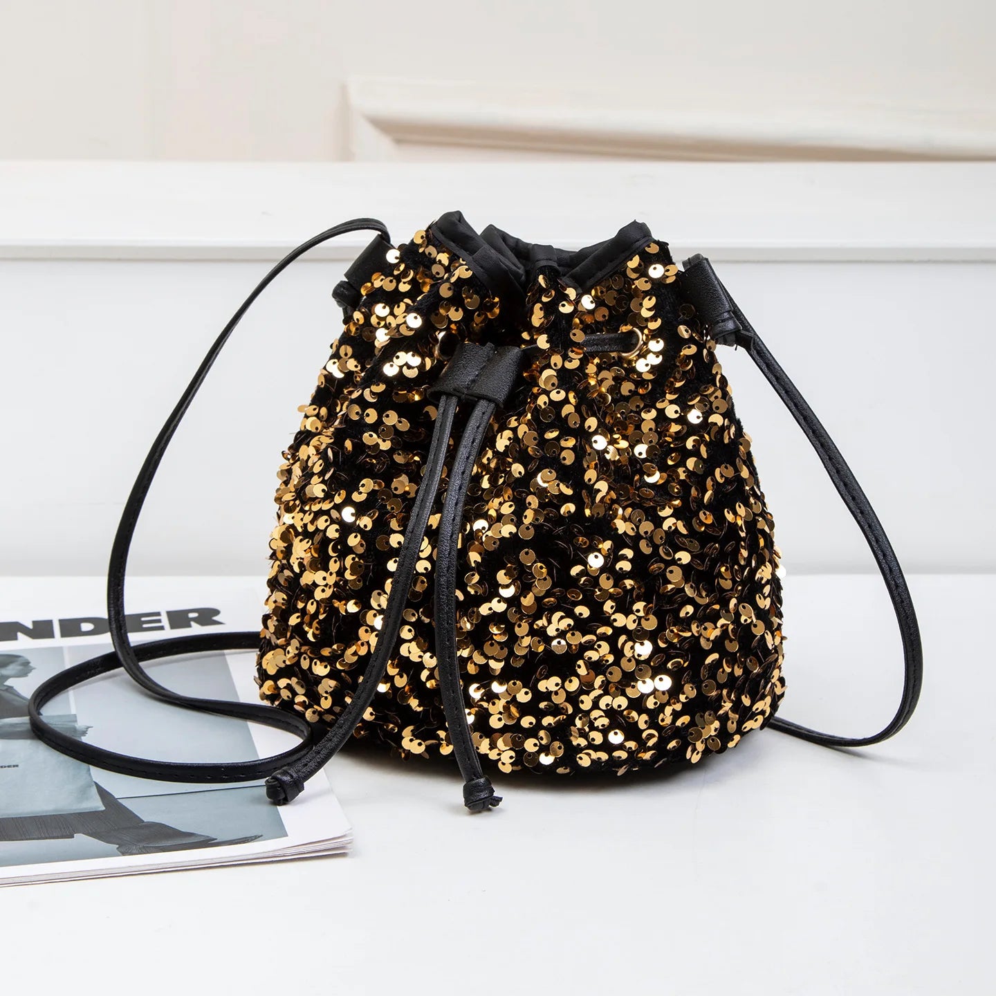 New Chic Multicolor Sequin Shing Shoulder Bag Fashion Versatile Handbag Drawstring Bucket Bag Large Capacity Wallet Purse Bags