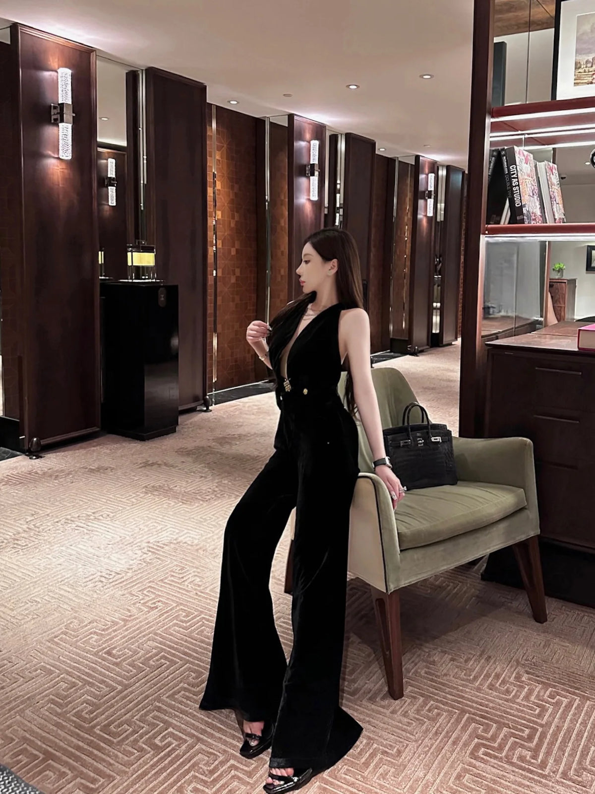 Vintage Luxury High-end Black Jumpsuits Metal Button Slim Sexy V-neck Hang Neck One-piece Pants Women Party Dresses Backless New