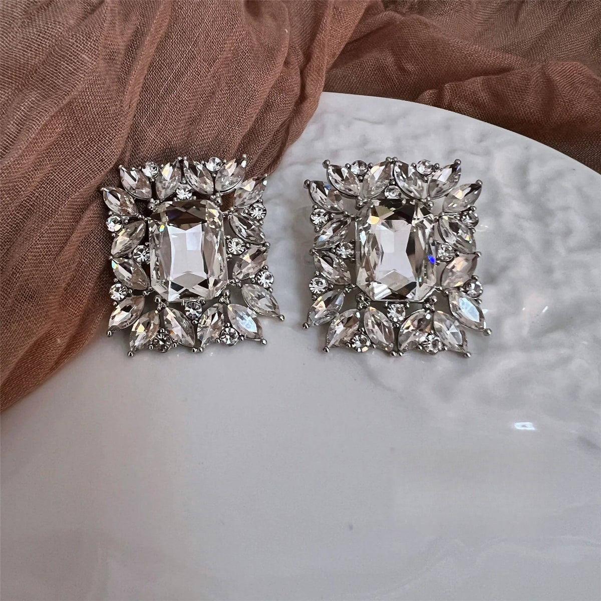 2 Pcs Rhinestones Square Leaf Multi-layer Necklaces Europe American Exaggerated Chokers Necklaces Collarbone Jewelry Sets K