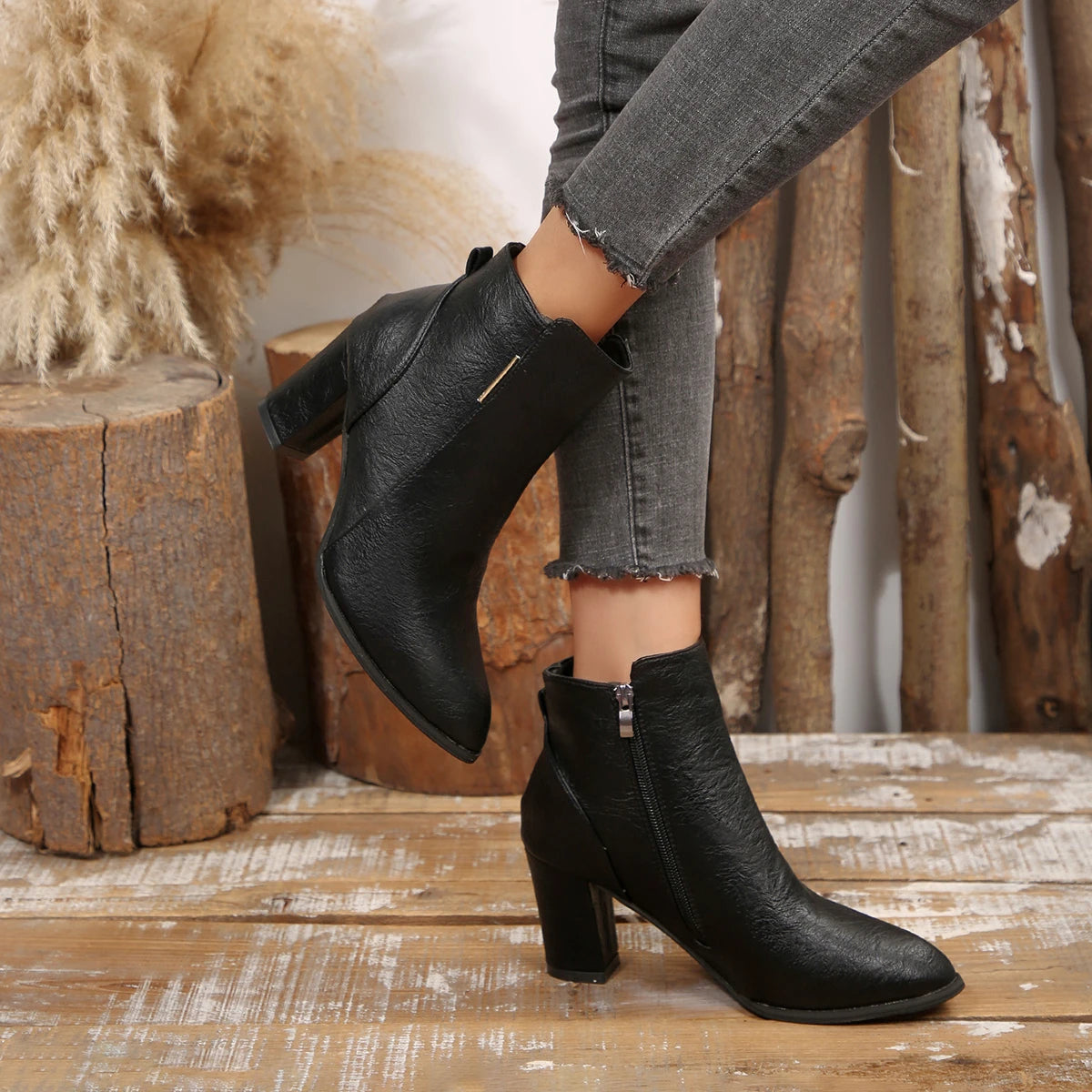 2025 Winter New Women's Fashion Boots with Side Zipper Short Sleeve Elegant Pointed Coarse Heel Women's Shoes
