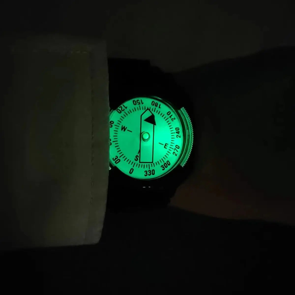Ultra-Portable Diving Compass Scuba Diving Precise Navigation Compass Wristband Compass Luminous Dial with Wrist Strap Travel
