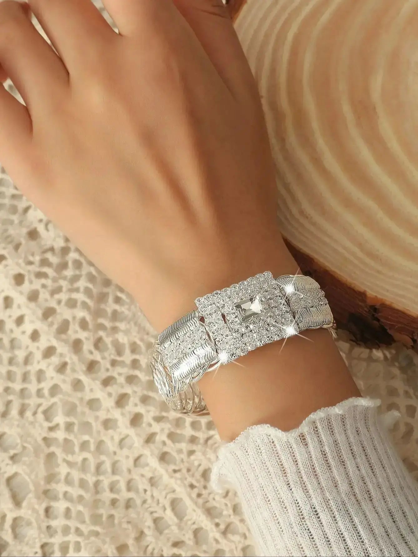 2025 New Gorgeous Square Rhinestone Open Ladies Bracelet Wedding Eid al-Adha Gift Elegant Temperament Hand Ornament
