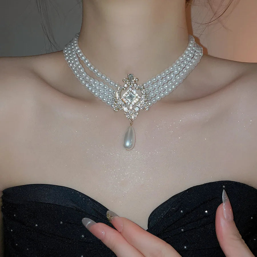Inlaid Rhinestone Geometric Hollow Pattern Jewelry Sets for Women Elegant Temperament Light Luxury High-end Earring Necklace Set