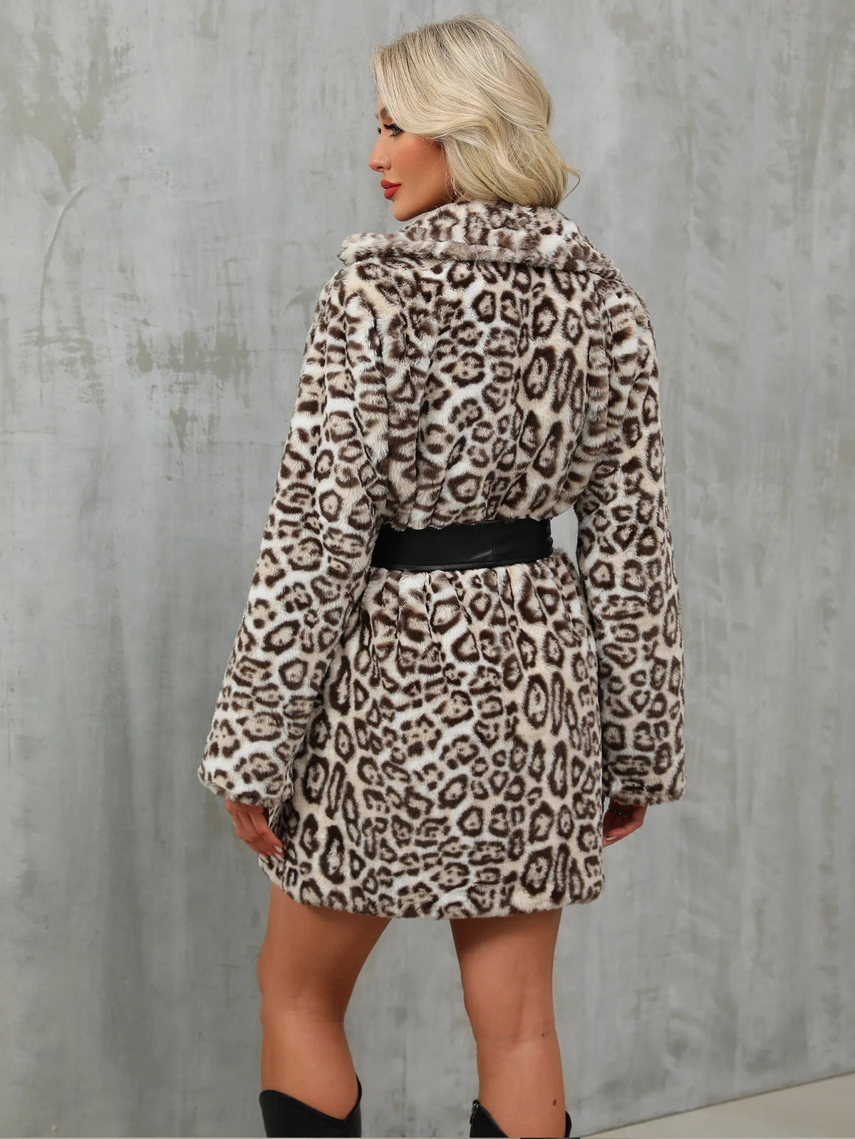 2026 Autumn Leopard Print Women Jacket Long Sleeve Thick Plush Warm Casual Coat Winter Soft Outwear Lady Turndown Collar Coat