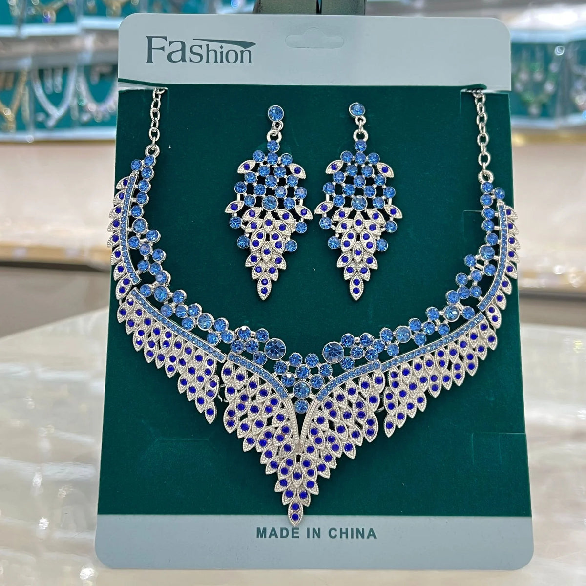 Two Piece Set of Emerald Fan-Shaped Necklace Earrings for Women on Vacation, Sweet Dates, Honeymoons, Valentine's Day Gifts