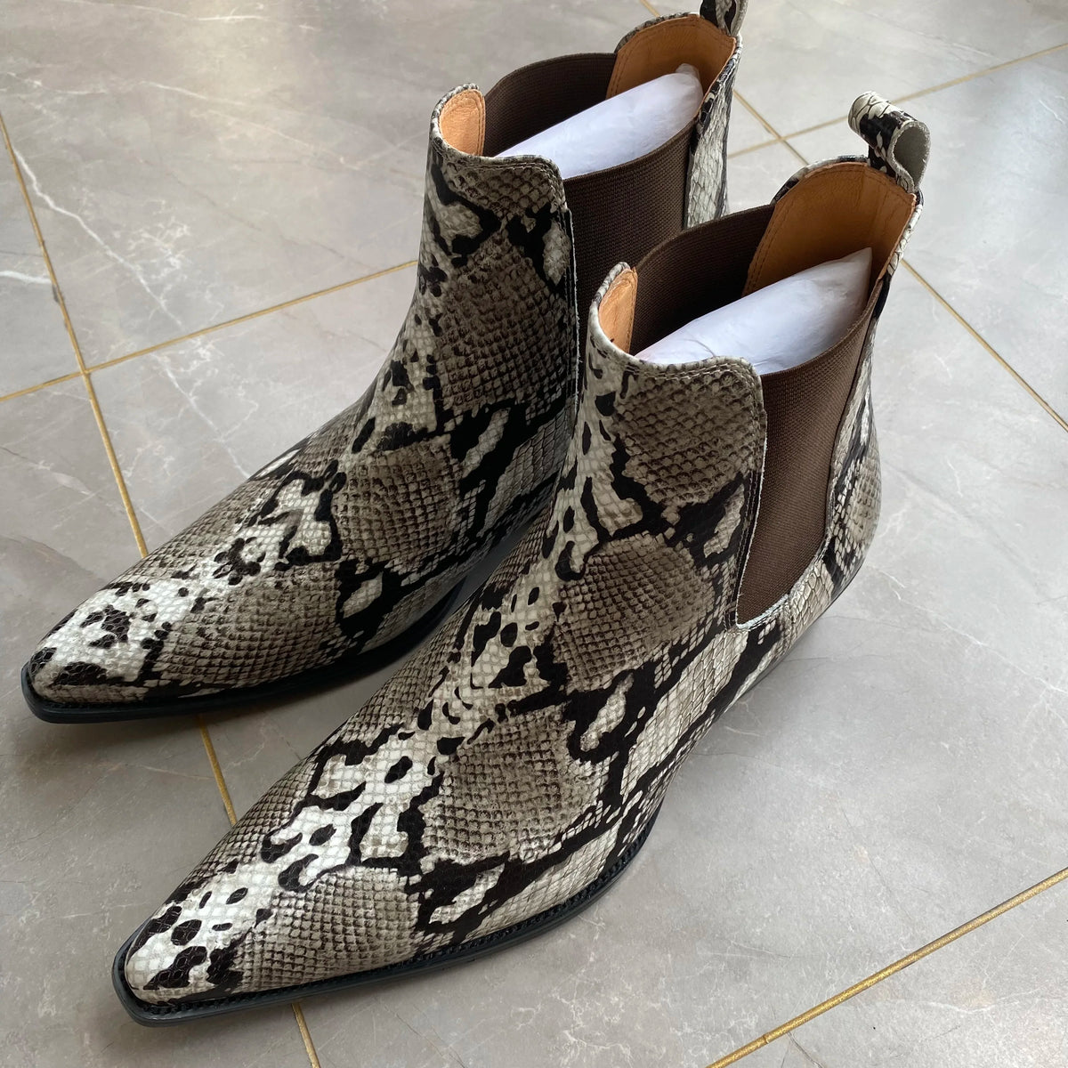 High Top Handmade Pionted Toe Genuine Leather Python Pattern Slip On Cheslea Boots