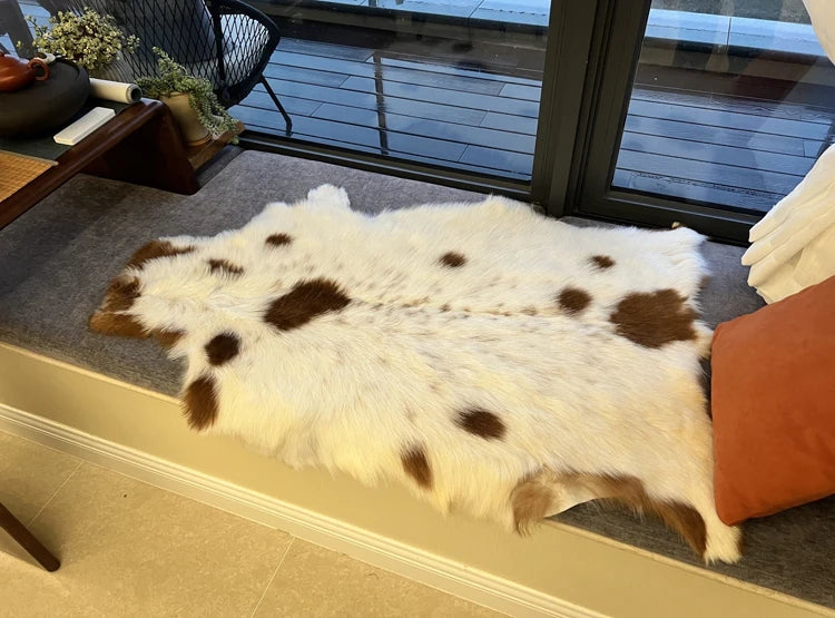 Natural Cow Flower Black and White Whole Goatskin Chair Cushion Vintage Primitive Antique Carpet Floating Window Camping Rugs