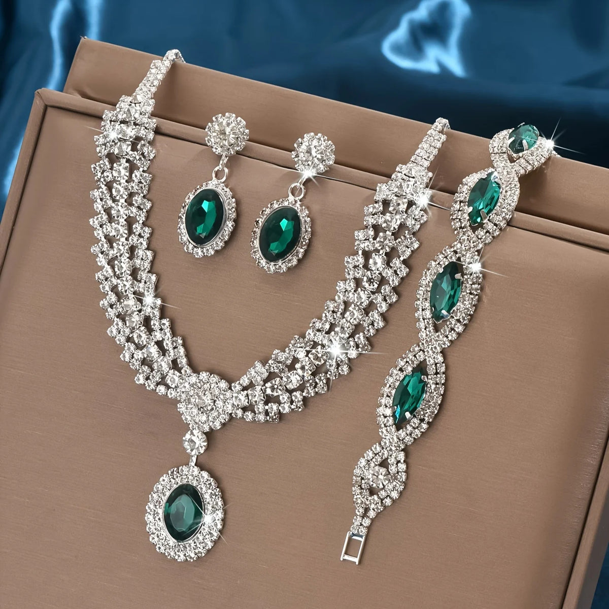 Elegant Bridal Jewelry Set Necklace Earrings with Sparkling Rhinestones Perfect for Weddings Parties