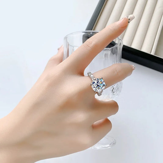 Women's Fashion High-End PT950 Platinum Ring, Luxury Inlaid 2CT Moissanite, White Moonlight Light Luxury Style