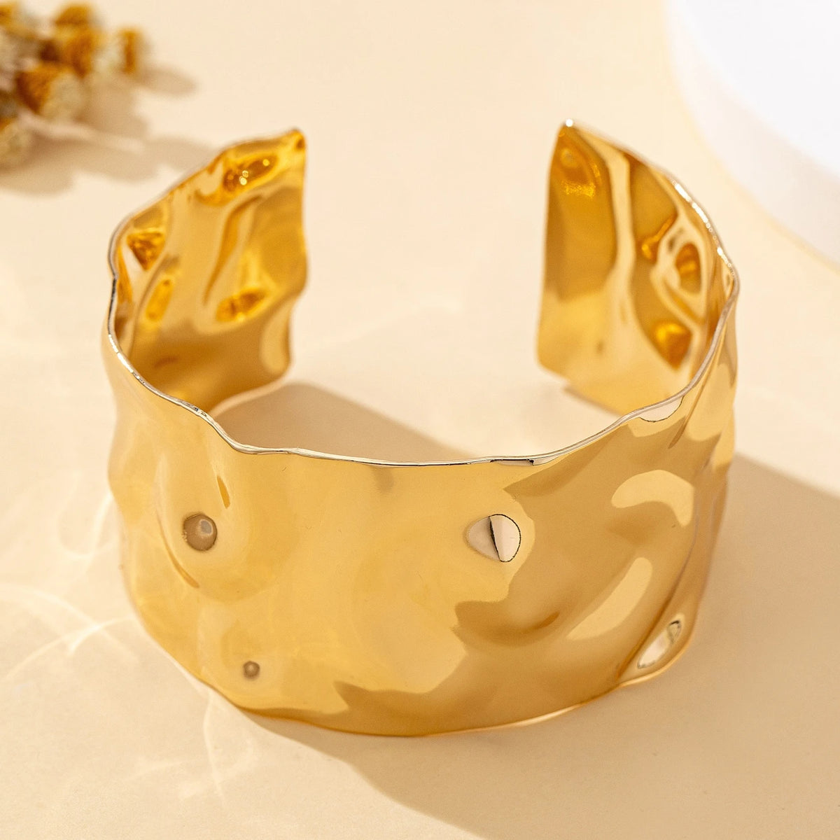 A Fashionable Women's Open Bracelet in Bohemian Style with Adjustable Hammered Texture, Suitable for Daily Wear and Vacations