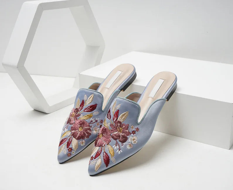 Silk Embroidery Mules Shoes Woman Brand Luxury Slippers Flats Pointed Toe Slides Floral Home Slippers Cozy Slip On Flip Flops