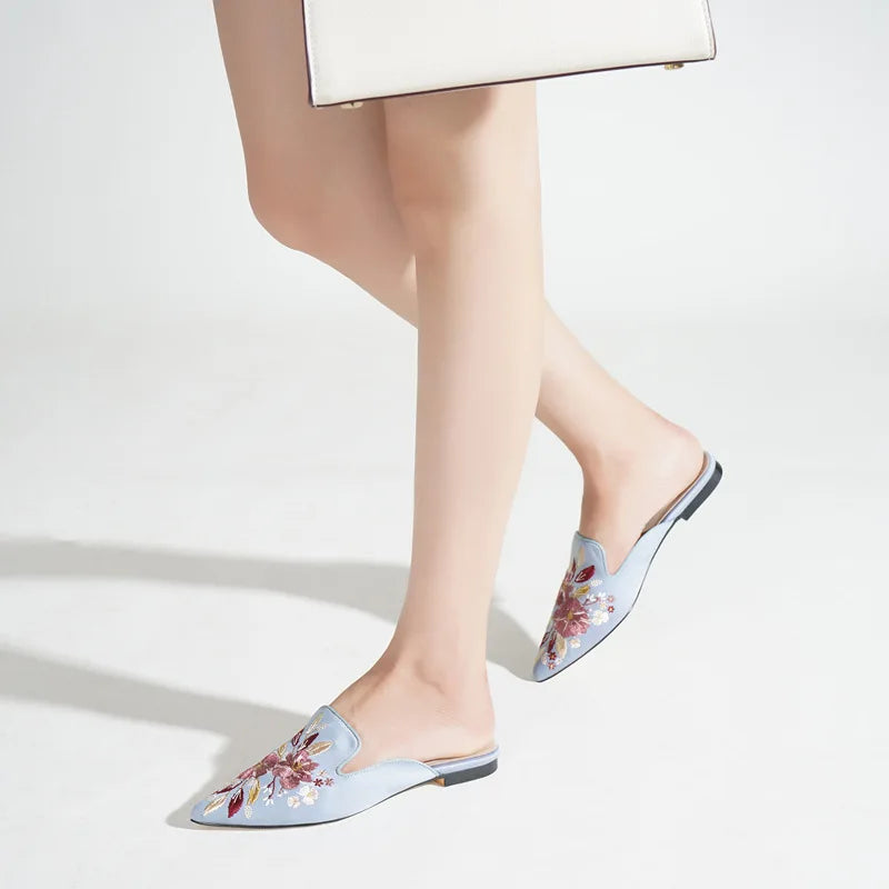 Silk Embroidery Mules Shoes Woman Brand Luxury Slippers Flats Pointed Toe Slides Floral Home Slippers Cozy Slip On Flip Flops