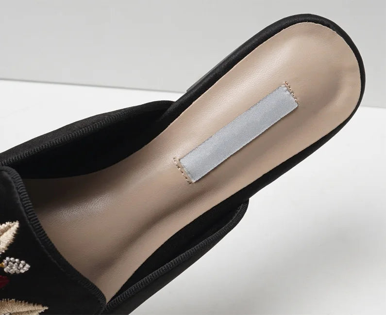 Silk Embroidery Mules Shoes Woman Brand Luxury Slippers Flats Pointed Toe Slides Floral Home Slippers Cozy Slip On Flip Flops