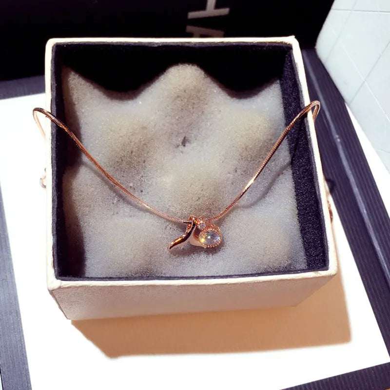 Korean Fashion Exquisite Luxury Lady Bracelets Buckle AAA Top Quality Bangles Shine Women Trend Charm Jewelry Romantic Pendant