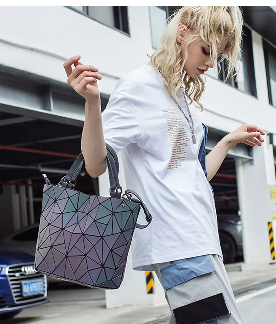 Ladies Luminous Bag Geometric Bags for Women 2024 Quilted Shoulder Bags Laser Plain Folding Female Handbags Bolsa Feminina