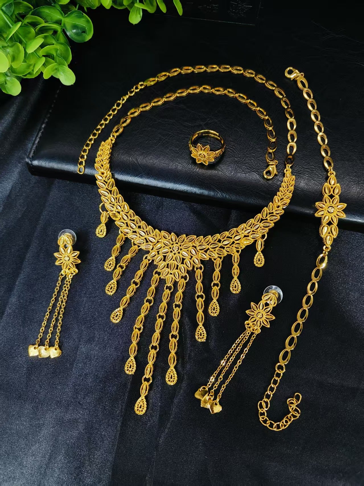 Cross-Border Hot Selling Dubai Luxury 24K Jewelry Necklace Earrings Ring Bracelet Four-Piece Bridal Wedding Tassel Set