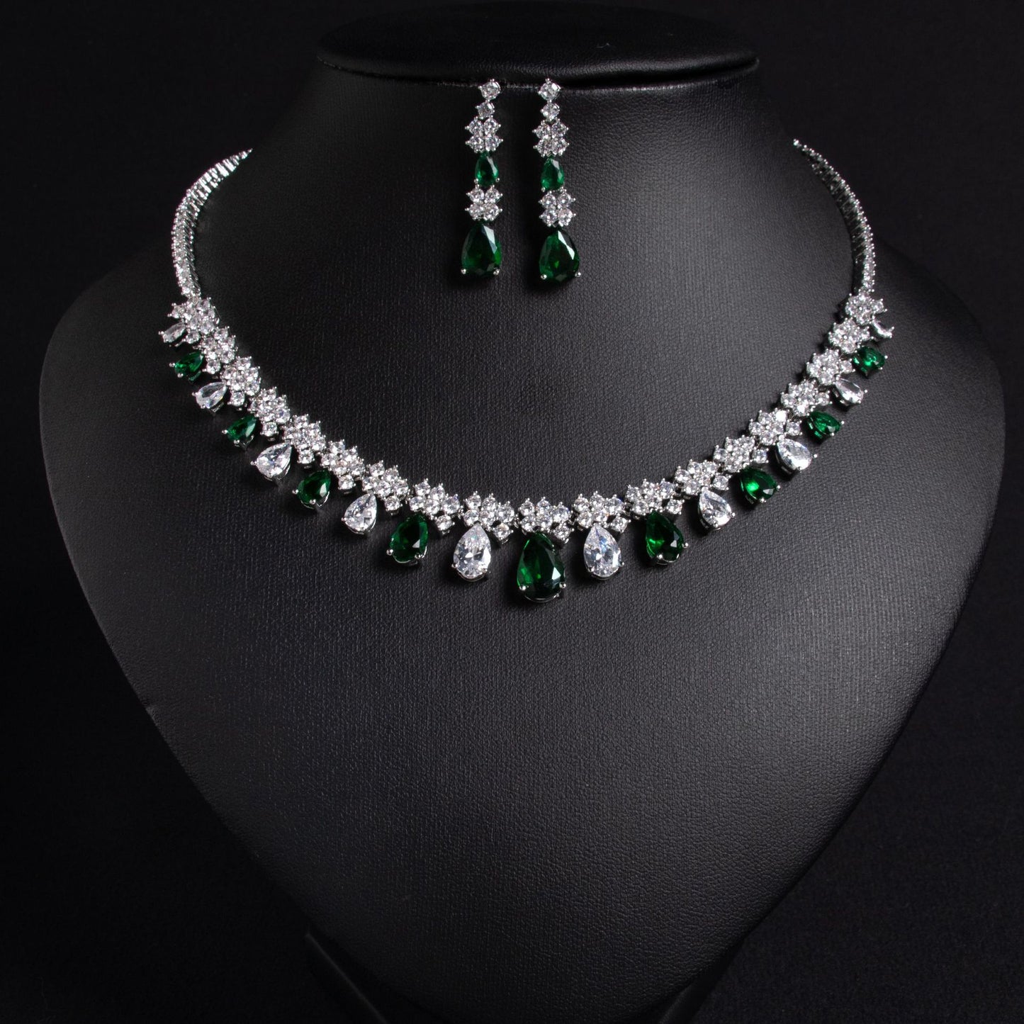 Japanese and Korean style clavicle chain simple new zircon water drop necklace dress temperament earrings jewelry two-piece bridal jewelry