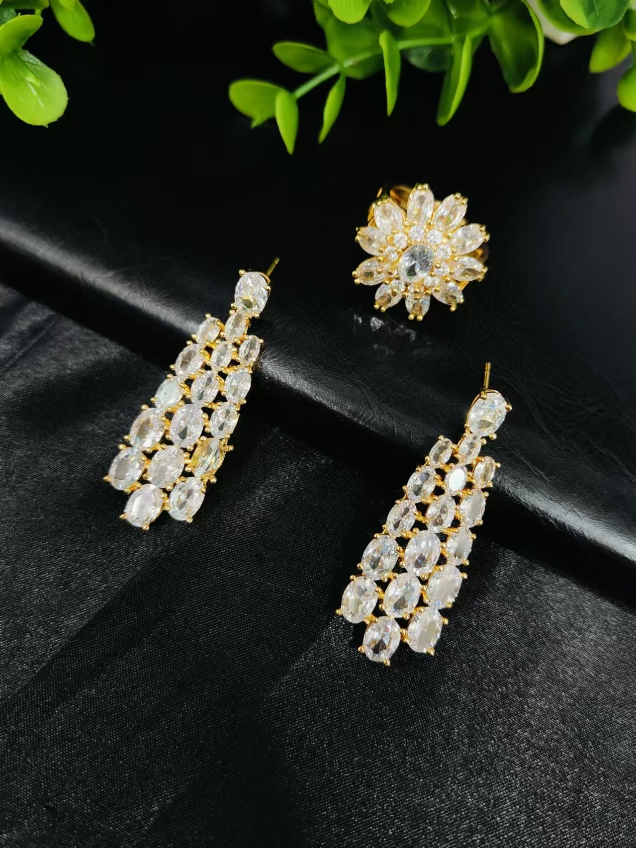 Brilliant Diamond-Filled Bridal Wedding Attire, Wedding Jewelry Set with Zircon Tassels, Jewelry Necklace, Earrings, Ring, Four-Piece Set