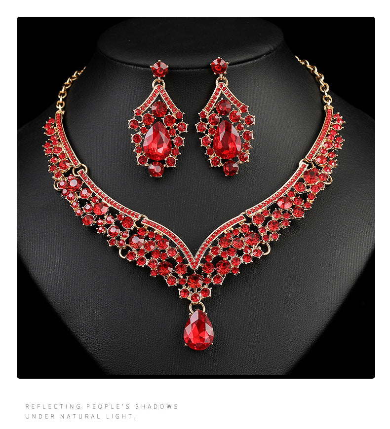 Cross-border foreign trade retro jewelry exaggerated necklace suit luxury crystal jewelry banquet dress accessories manufacturers direct supply