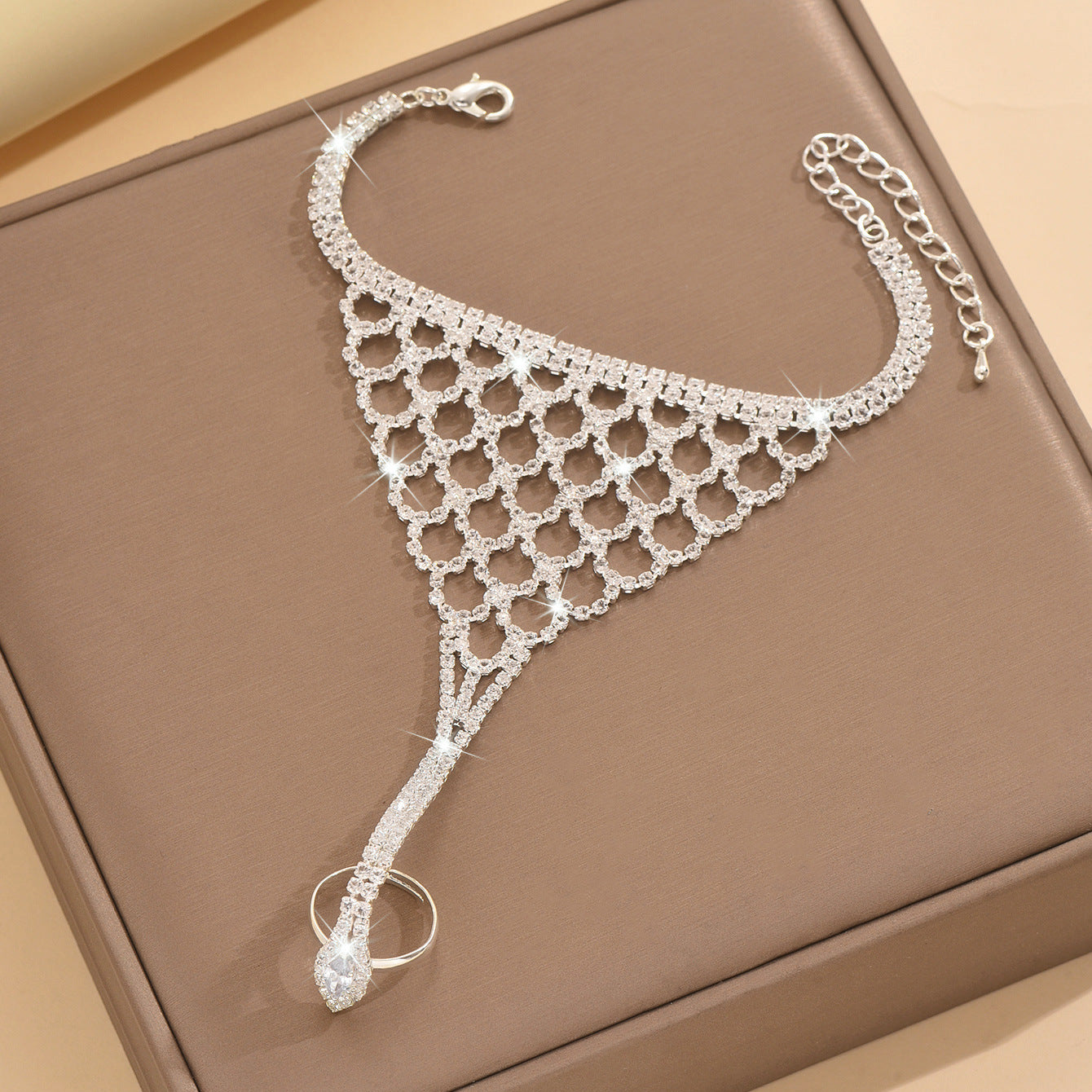 Factory Direct Supply European and American Fashion Full Diamond Bracelet for Women, Bracelet and Ring Integrated Chain, Beach Anklet, Hand Jewelry, Foot Jewelry