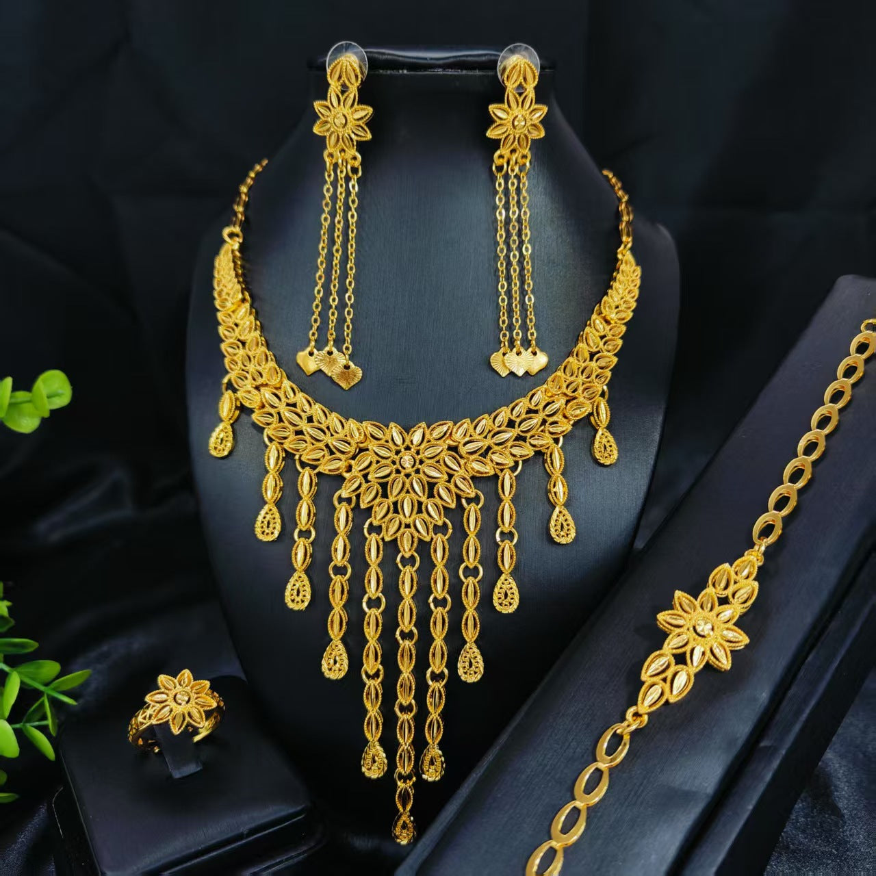 Cross-Border Hot Selling Dubai Luxury 24K Jewelry Necklace Earrings Ring Bracelet Four-Piece Bridal Wedding Tassel Set