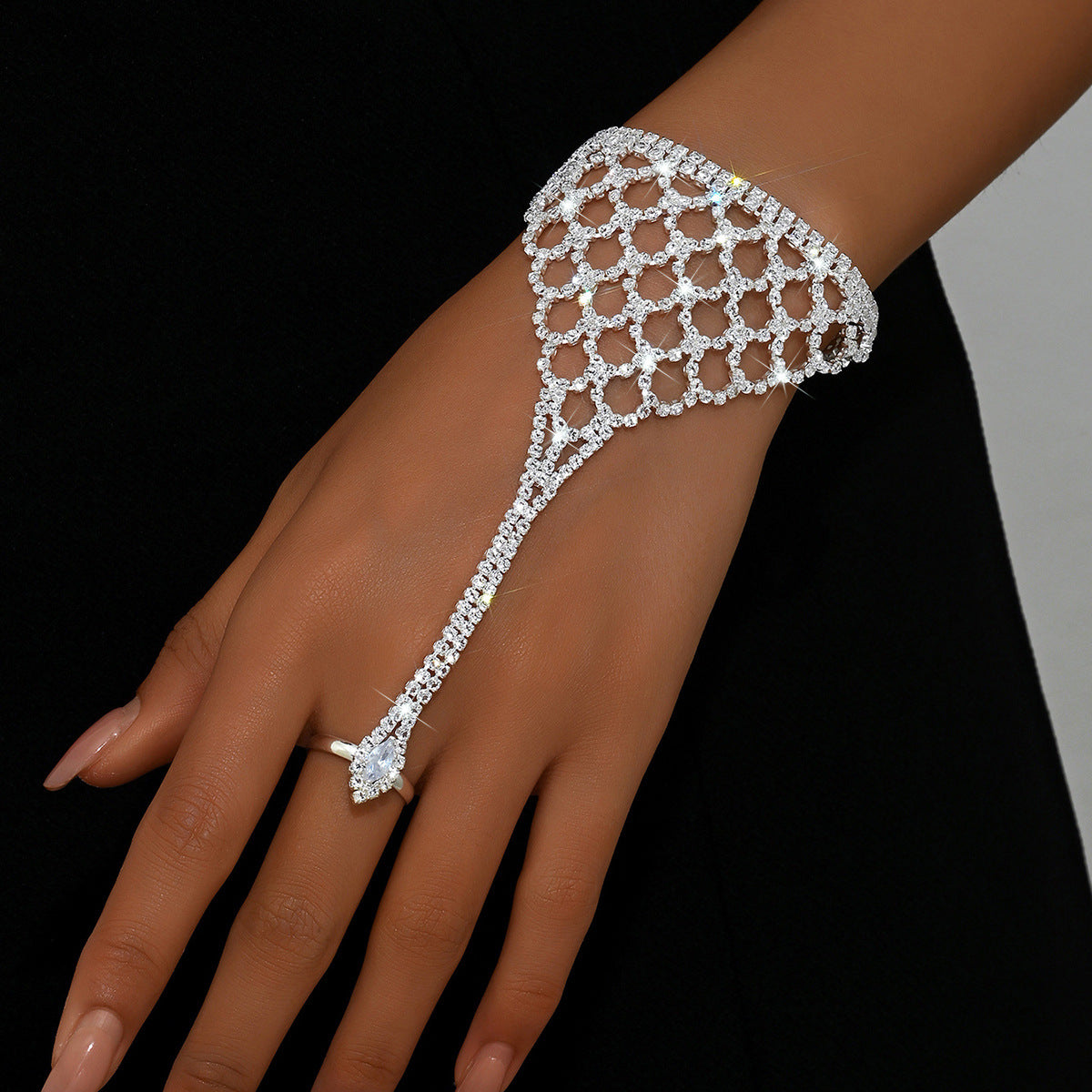 Factory Direct Supply European and American Fashion Full Diamond Bracelet for Women, Bracelet and Ring Integrated Chain, Beach Anklet, Hand Jewelry, Foot Jewelry