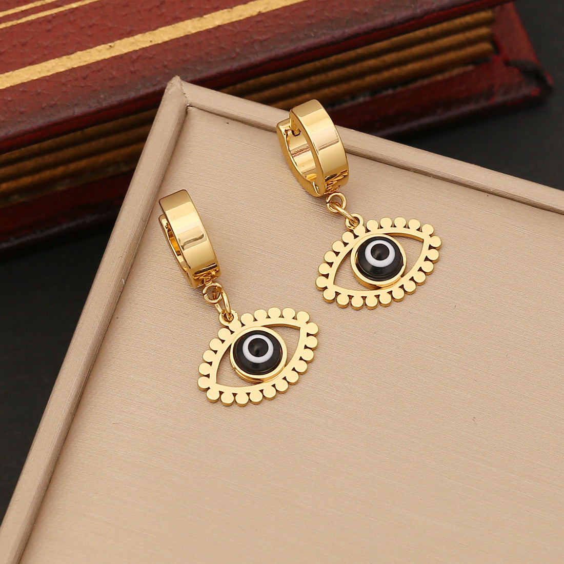 Cross-border new jewelry personalized stainless steel eye necklace fashion flat chain necklace trendy jewelry set N1049
