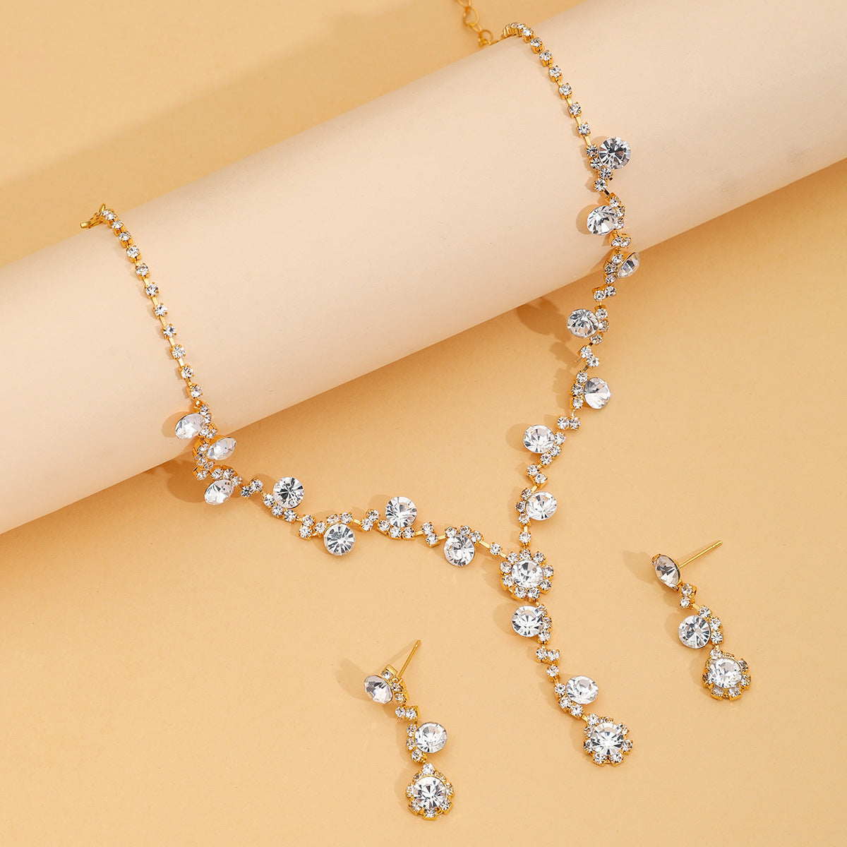 Explosive Jewelry Flash Diamond Inlaid with Full Diamond Women's Wedding Accessories Necklace Earrings Bracelet Three-piece Bridal suit