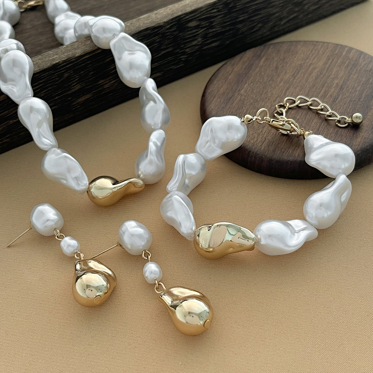 European and American Cross-border Jewelry French Retro Imitation Pearl Baroque Necklace Simple Beaded Pendant Tassel Clavicle Chain