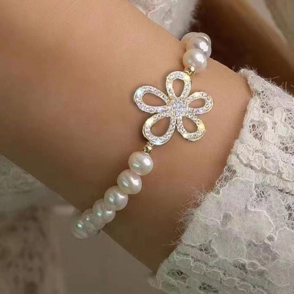 Five Petal Flower Pearl Clavicle Necklace Advanced New Pearl Necklace Three-Piece Set Fashionable Bracelet Earrings Jewelry suit