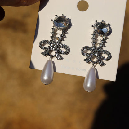 Wholesale Full Diamond Bow Pearl Long Earrings for Women French Sweet High-End Earrings Retro Ear Jewelry 106