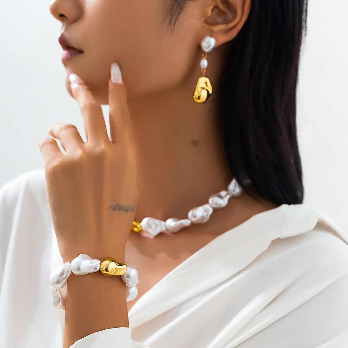 European and American Cross-border Jewelry French Retro Imitation Pearl Baroque Necklace Simple Beaded Pendant Tassel Clavicle Chain