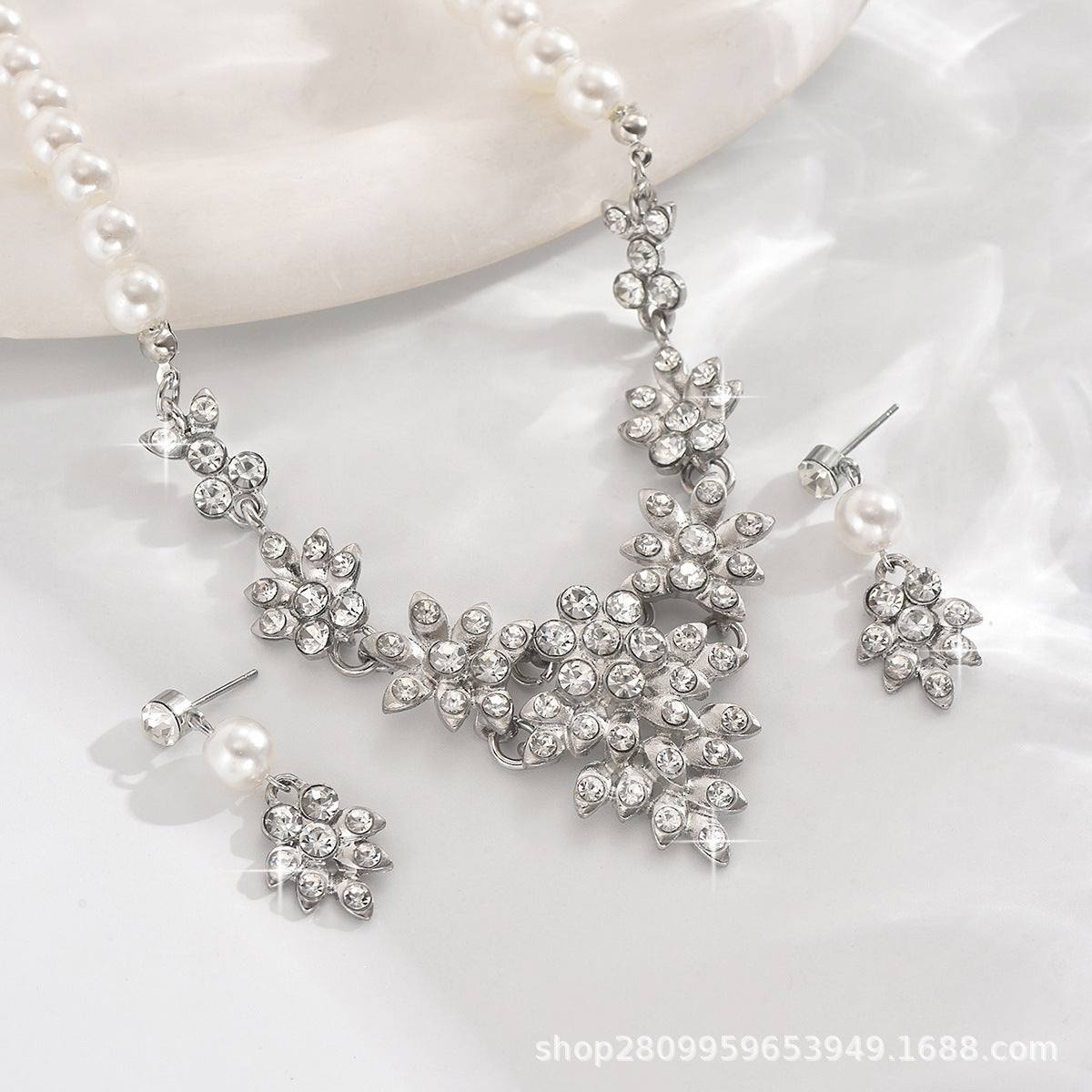 Vintage Light Luxury Crystal Drop Necklace Earrings suit Fashion Elegant Bridal Dress Accessories Necklace Jewelry Goods
