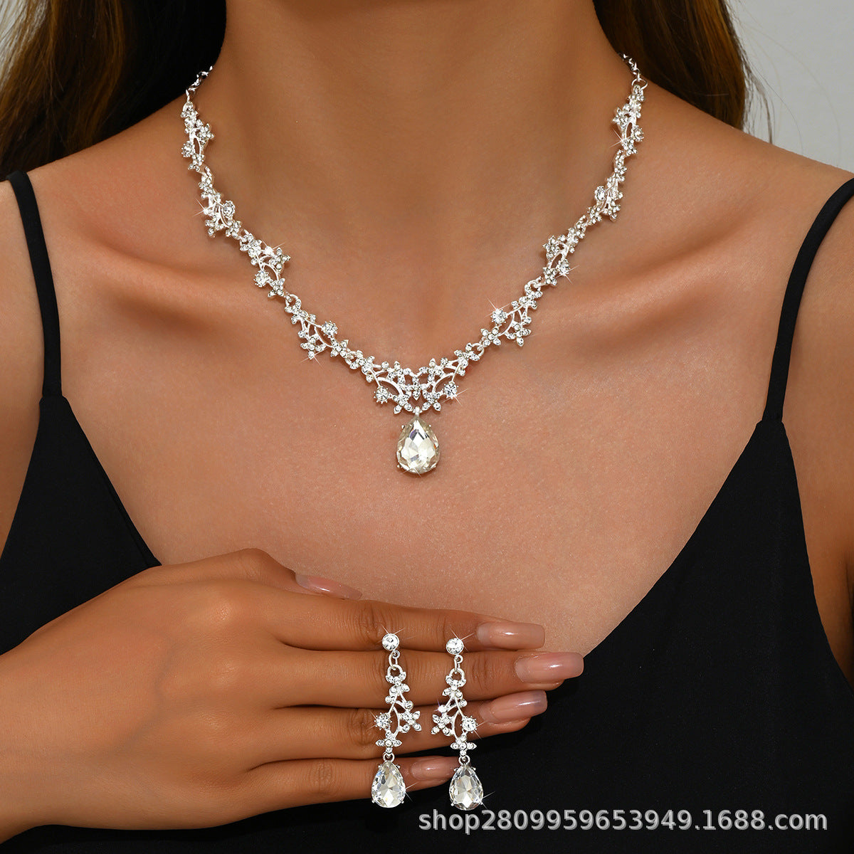 Vintage Light Luxury Crystal Drop Necklace Earrings suit Fashion Elegant Bridal Dress Accessories Necklace Jewelry Goods