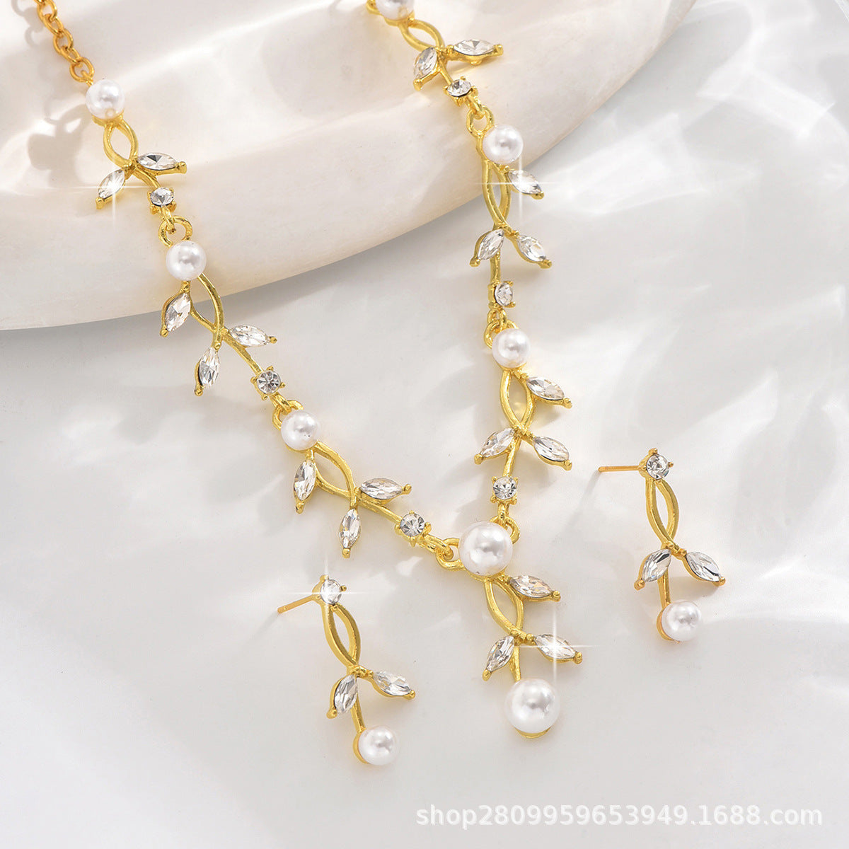 Vintage Light Luxury Crystal Drop Necklace Earrings suit Fashion Elegant Bridal Dress Accessories Necklace Jewelry Goods