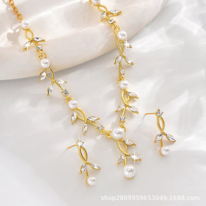 Vintage Light Luxury Crystal Drop Necklace Earrings suit Fashion Elegant Bridal Dress Accessories Necklace Jewelry Goods
