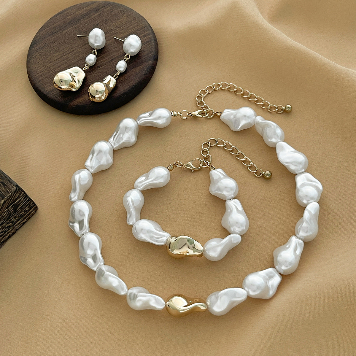 European and American Cross-border Jewelry French Retro Imitation Pearl Baroque Necklace Simple Beaded Pendant Tassel Clavicle Chain