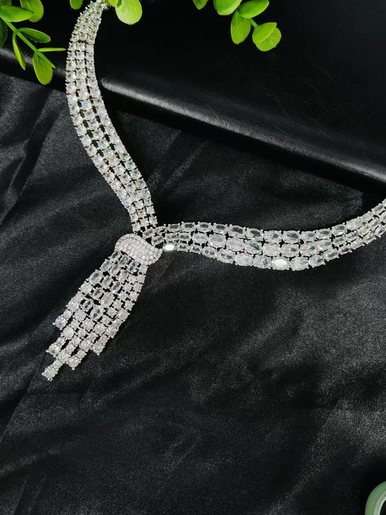 Brilliant Diamond-Filled Bridal Wedding Attire, Wedding Jewelry Set with Zircon Tassels, Jewelry Necklace, Earrings, Ring, Four-Piece Set