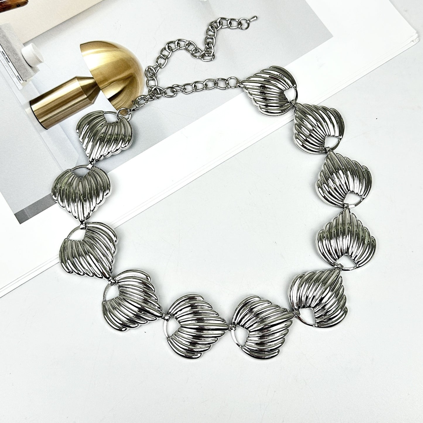 Amazon Cross-border Foreign Trade Jewelry Metal Shell Necklace Women Choker Niche Exaggerated Retro Light Luxury Clavicle Chain