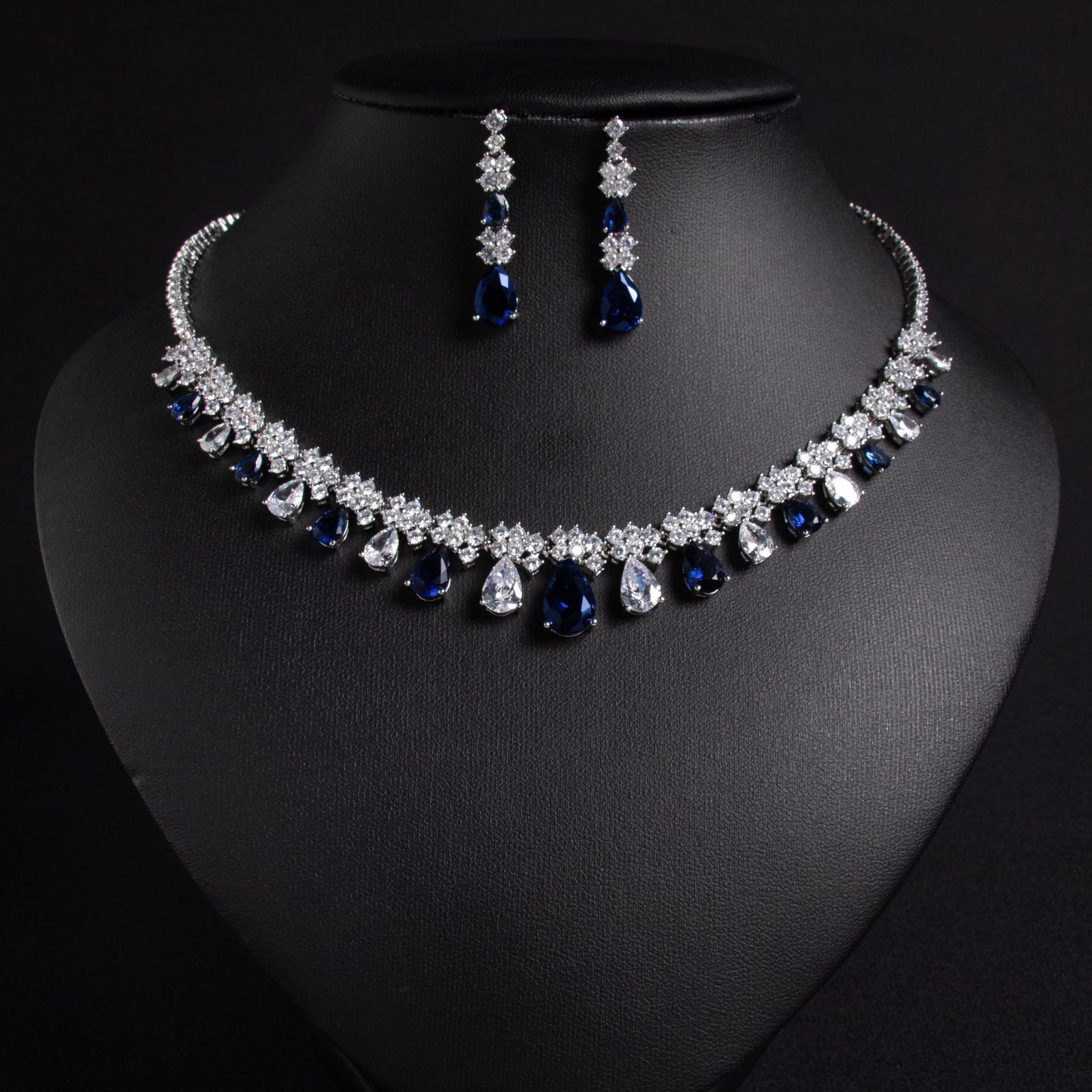 Japanese and Korean style clavicle chain simple new zircon water drop necklace dress temperament earrings jewelry two-piece bridal jewelry