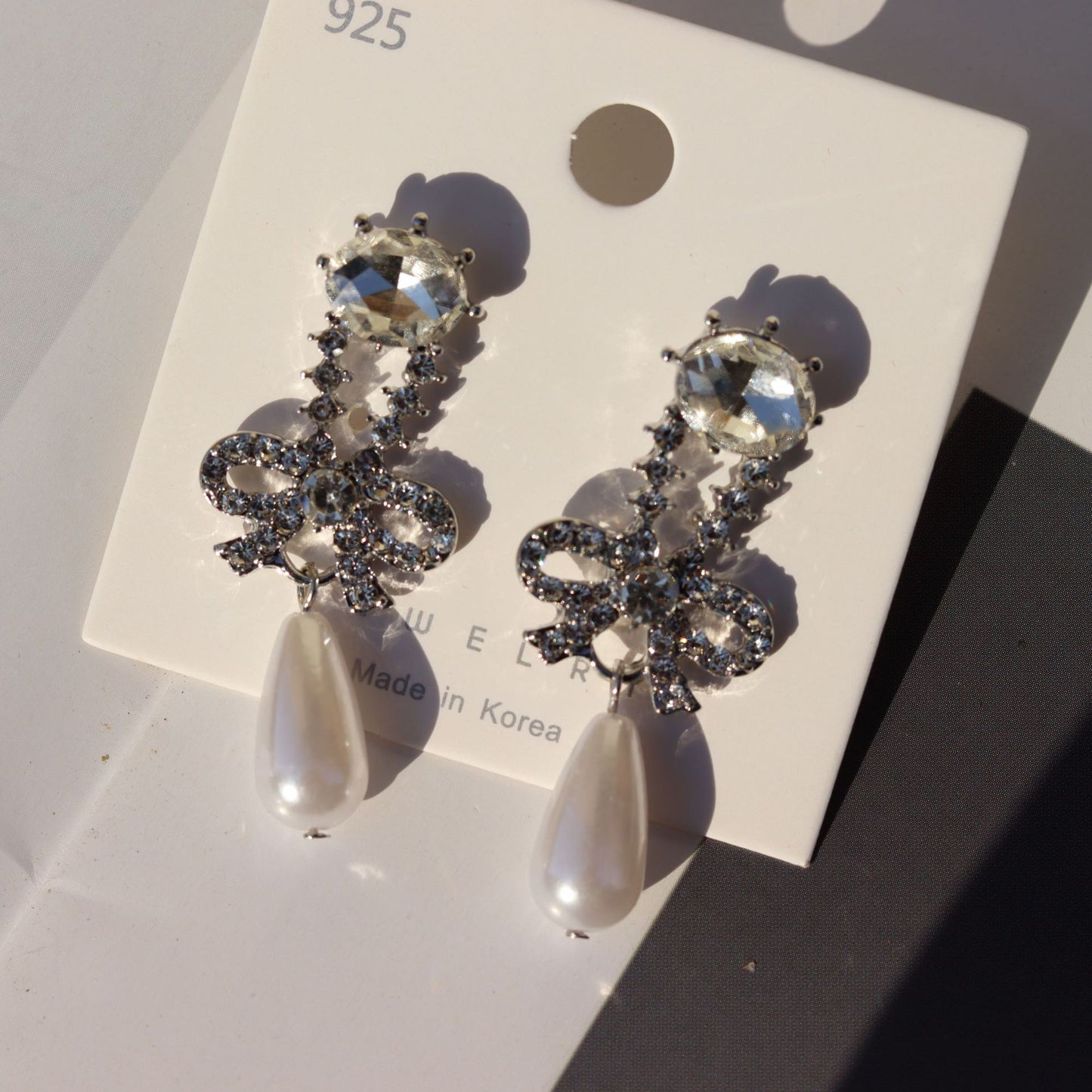 Wholesale Full Diamond Bow Pearl Long Earrings for Women French Sweet High-End Earrings Retro Ear Jewelry 106