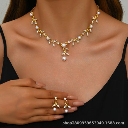 Vintage Light Luxury Crystal Drop Necklace Earrings suit Fashion Elegant Bridal Dress Accessories Necklace Jewelry Goods