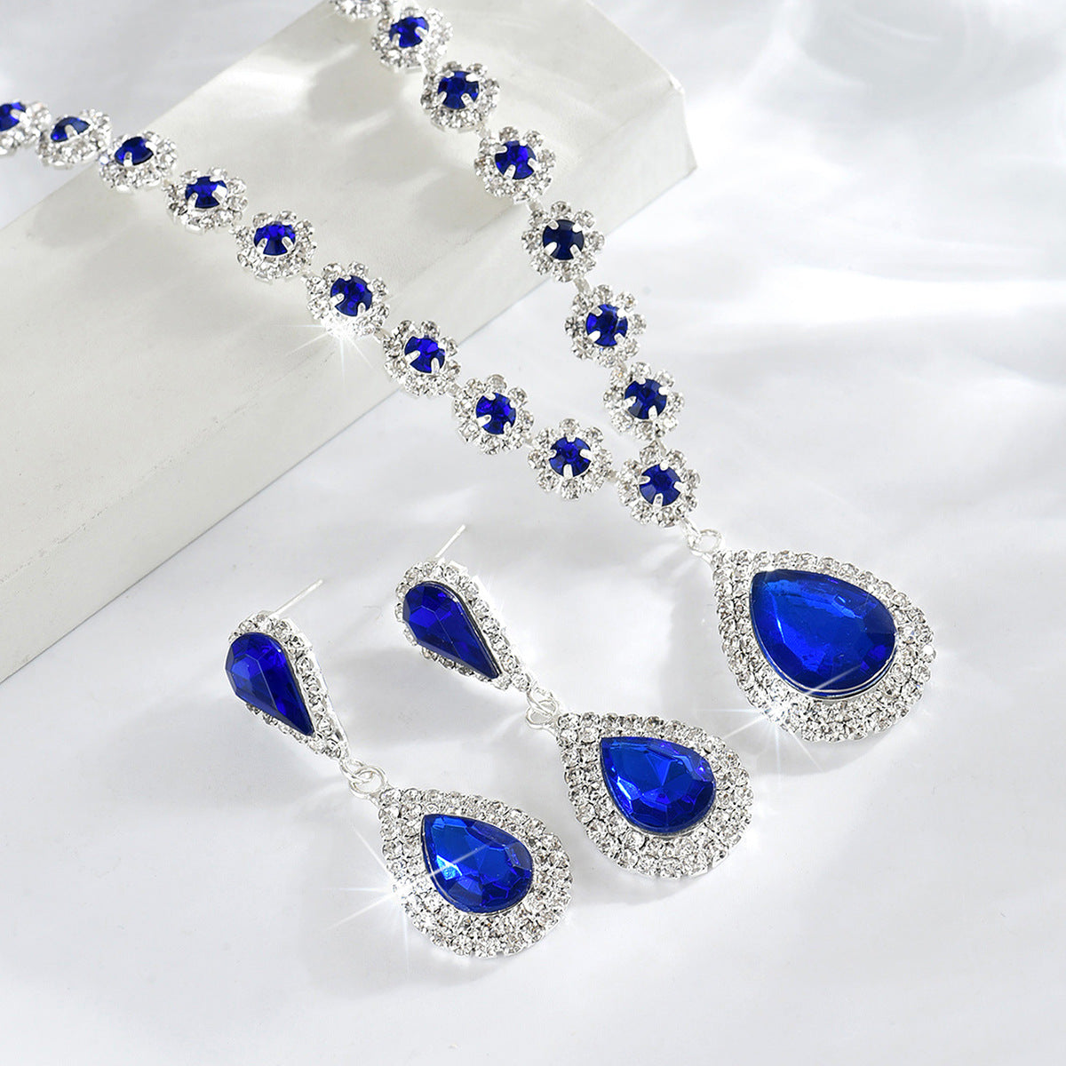 Cross-border Jewelry Explosions Necklace Earrings Bracelet Three-piece Set Full Diamond Flower Bride Jewelry suit Dress Accessories Women