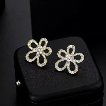 Five Petal Flower Pearl Clavicle Necklace Advanced New Pearl Necklace Three-Piece Set Fashionable Bracelet Earrings Jewelry suit