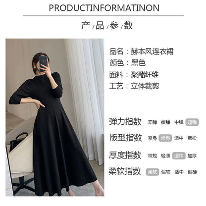 Black Dress with Round Neck and Long Sleeves, Korean Style, 2026 Autumn New Model, Sexy and Elegant, Waist-Cinching, Slimming, Long Skirt with a Large Hem