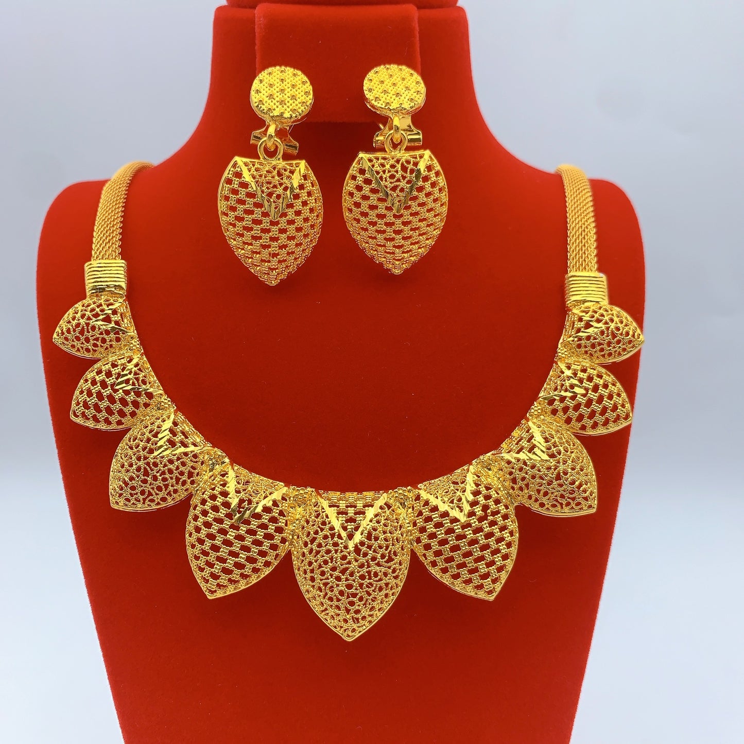 Imitation gold flower necklace earrings suit Dubai India Nigeria brass gold plated women wedding jewelry lot