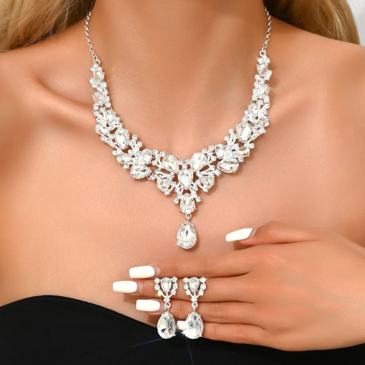 Jewelry Popular Exaggerated Bridal Necklace Bracelet Earrings Three-Piece High-End Crystal Banquet Jewelry Set